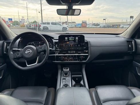 Used 2023 Nissan Pathfinder SL w/ SL Premium Package AWD/4WD image 8