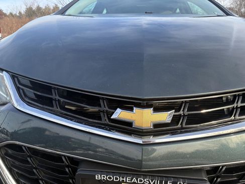 Used 2018 Chevrolet Cruze Premier image 9