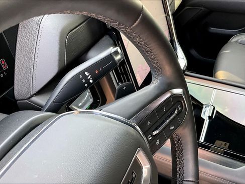 Used 2025 GMC Yukon XL Denali w/ Sun & Power Step Package AWD/4WD image 17