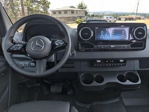 New 2025 Mercedes-Benz Sprinter 2500 image 17