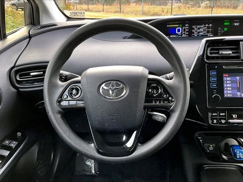 Used 2019 Toyota Prius LE image 5