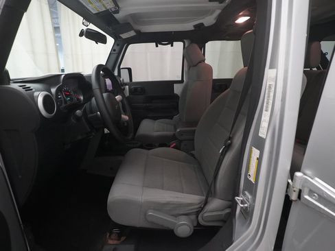 Used 2008 Jeep Wrangler Unlimited Sahara AWD/4WD image 7