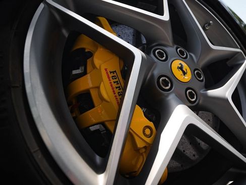 Used 2022 Ferrari F8 Tributo RWD image 15
