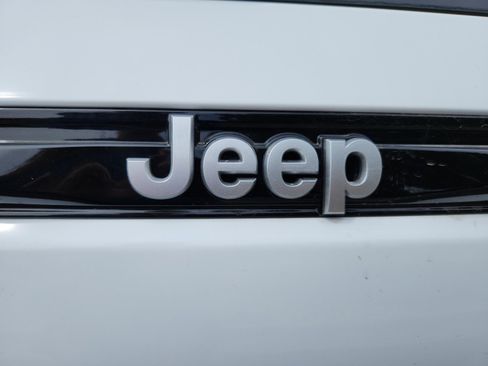 New 2025 Jeep Grand Cherokee Overland w/ Adv Protech Group III image 23