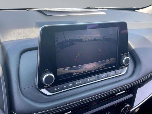 Certified 2024 Nissan Rogue SV FWD image 22