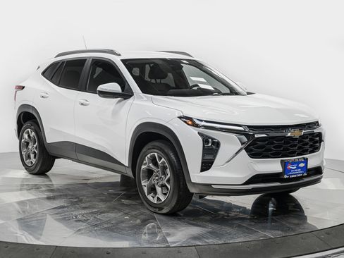 Used 2025 Chevrolet Trax LT w/ LT Convenience Package FWD image 10