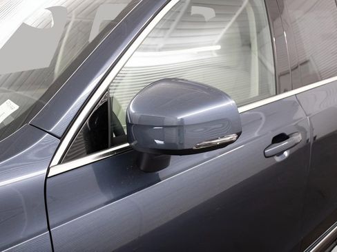 New 2025 Volvo XC90 T8 Plus w/ Protection Package Premier image 9