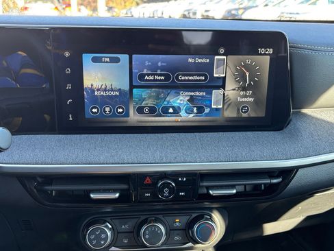 Used 2025 Nissan Kicks SV image 20