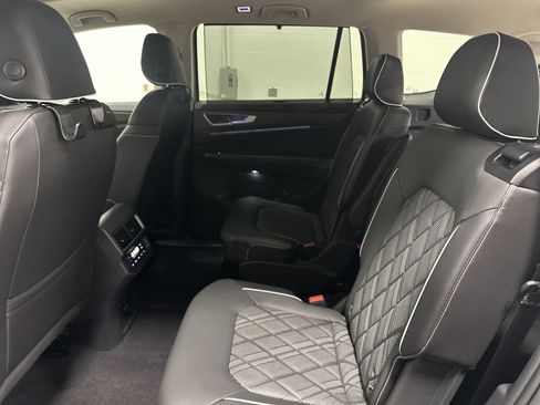 Used 2024 Volkswagen Atlas SEL Premium R-Line AWD/4WD image 31