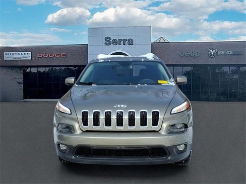Used 2017 Jeep Cherokee Latitude w/ Cold Weather Group image 2