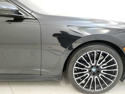 Used 2025 BMW i7 xDrive60 w/ Executive Package RWD image 21