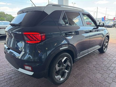 Certified 2024 Hyundai Venue Limited FWD image 8