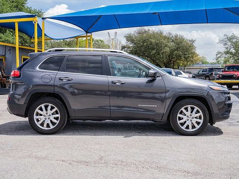 Used 2016 Jeep Cherokee Limited w/ Luxury Group image 4