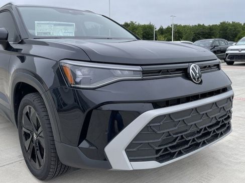 New 2025 Volkswagen Taos SE image 10