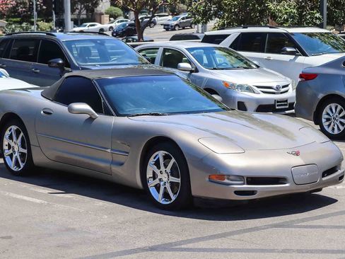 Used 2002 Chevrolet Corvette Convertible w/ Preferred Equipment Group2 RWD image 3