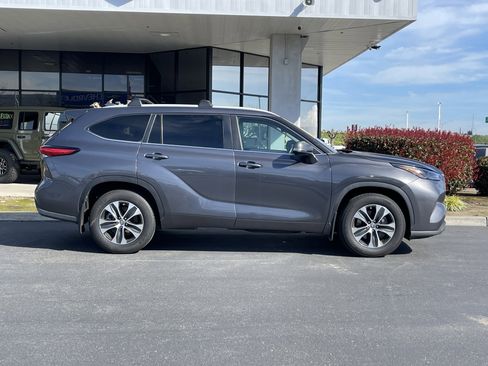 Used 2023 Toyota Highlander XLE image 8