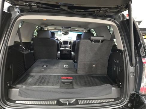 Used 2020 GMC Yukon SLT w/ Premium Edition AWD/4WD image 12