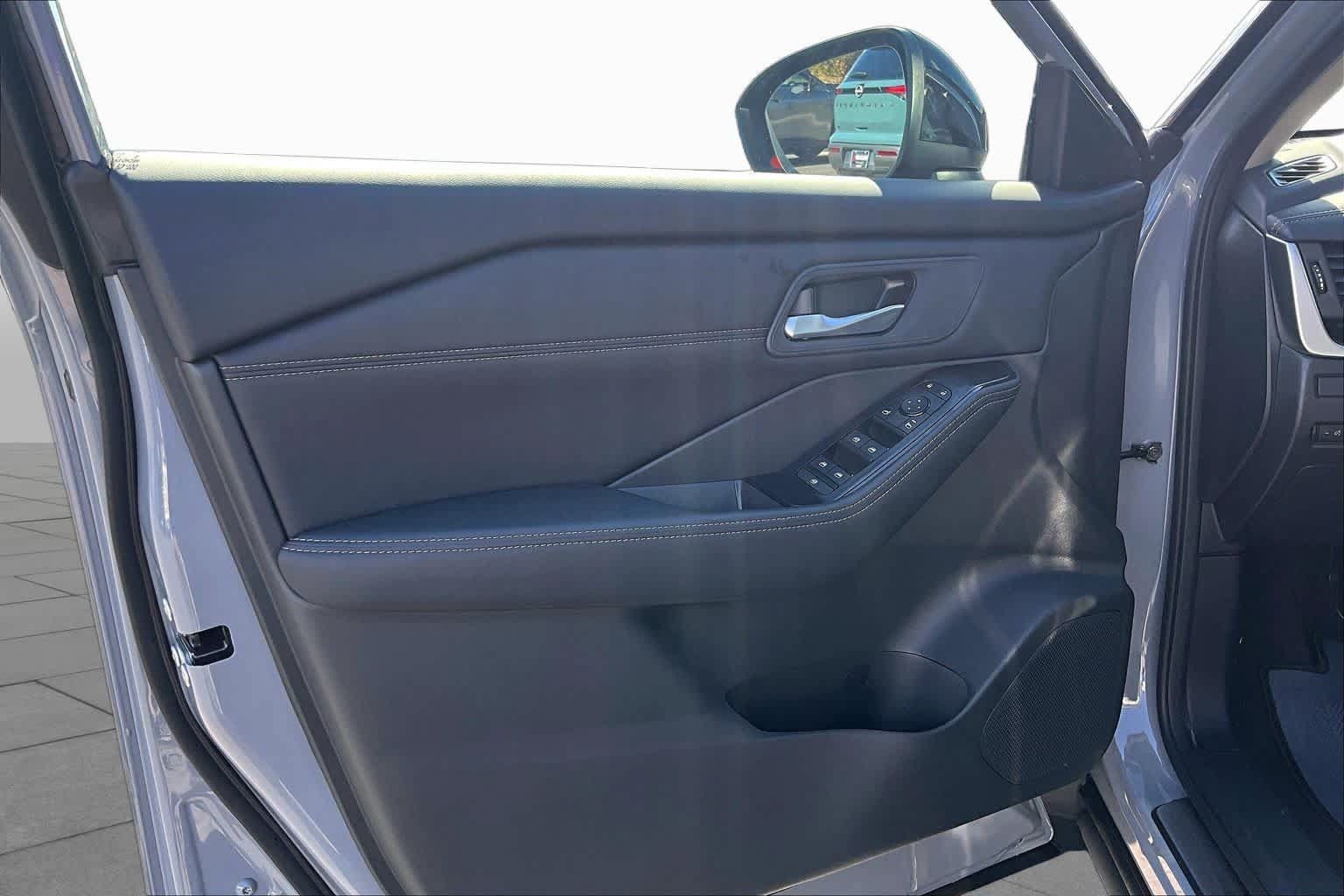 New 2027 Nissan Rogue SV FWD image 10