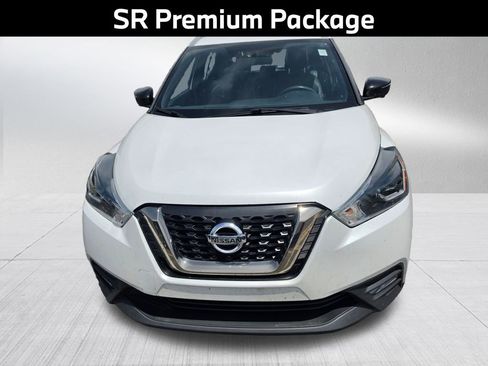 Used 2019 Nissan Kicks SR w/ SR Premium Package FWD image 3