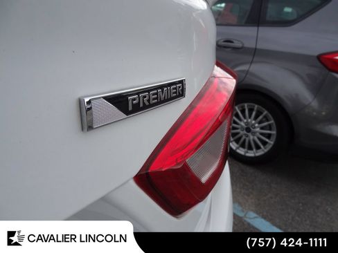 Used 2018 Chevrolet Cruze Premier FWD image 7