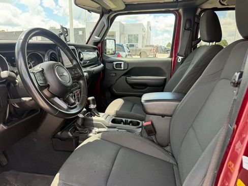 Used 2022 Jeep Gladiator Sport AWD/4WD image 4
