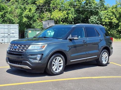 Used 2016 Ford Explorer XLT w/ Equipment Group 202A FWD image 1
