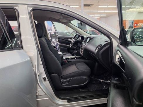 Used 2019 Nissan Pathfinder SV FWD image 11