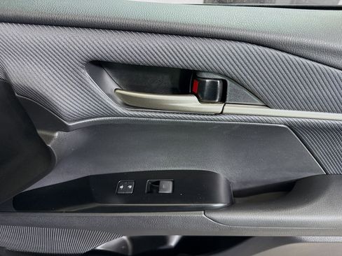 Used 2025 Toyota Camry SE w/ Convenience Package image 31