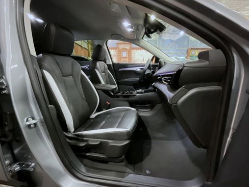 Certified 2025 Buick Envision Sport Touring image 16