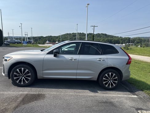 Used 2024 Volvo XC60 B5 Plus AWD/4WD image 7
