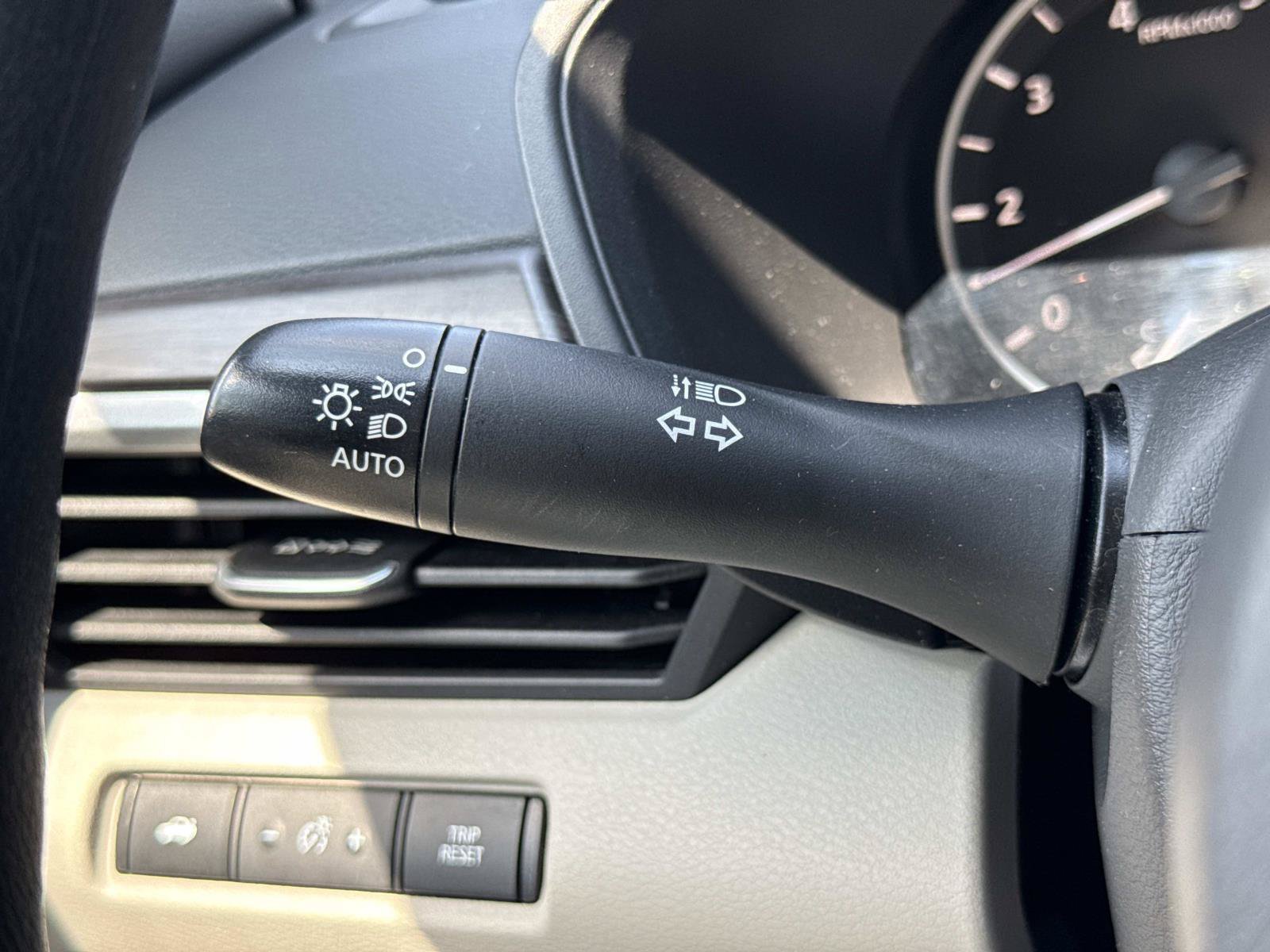 Used 2025 Nissan Altima 2.5 SV FWD image 16