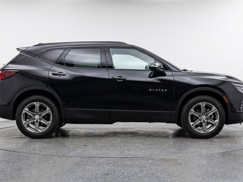 Used 2025 Chevrolet Blazer LT FWD image 11
