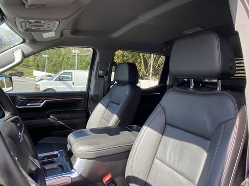 Used 2024 Chevrolet Silverado 1500 LT Trail Boss w/ Convenience Package II image 12