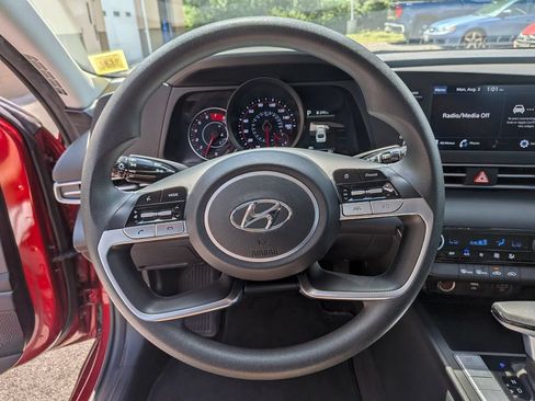 Used 2023 Hyundai Elantra SEL FWD image 8