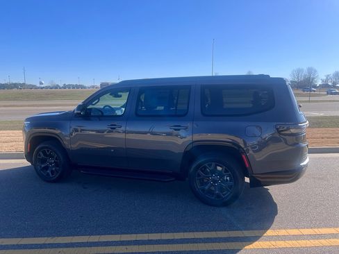 New 2026 Jeep Grand Wagoneer Limited w/ HD Trailer Tow Package AWD/4WD image 6