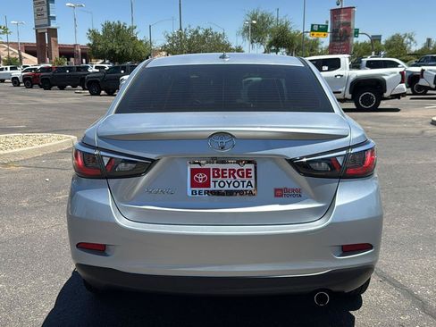 Used 2019 Toyota Yaris LE FWD image 7