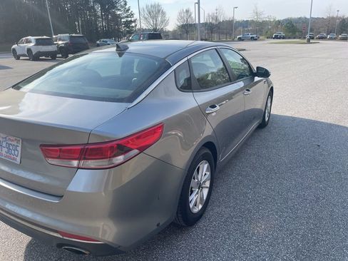 Used 2018 Kia Optima LX image 12