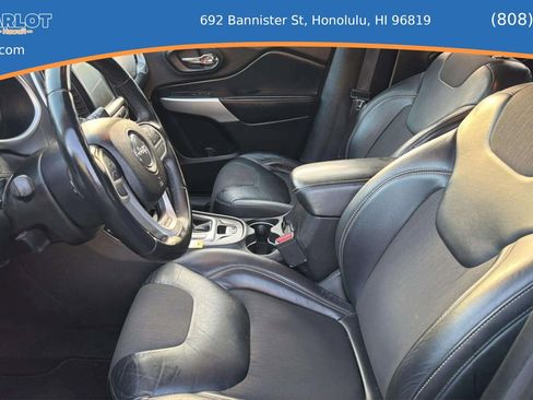 Used 2018 Jeep Cherokee Latitude Plus w/ Comfort/Convenience Group image 20