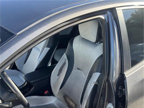 Used 2019 Toyota Prius XLE image 25