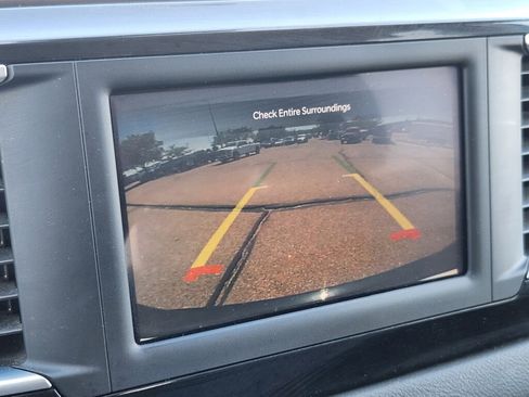 Used 2023 Chrysler Voyager LX image 23