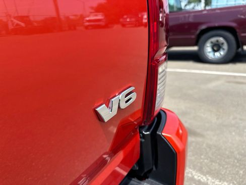 Used 2017 Toyota Tacoma TRD Sport w/ Tow Package (A/T) AWD/4WD image 9