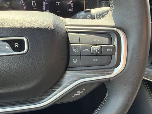 Used 2024 Jeep Wagoneer L Series II AWD/4WD image 25