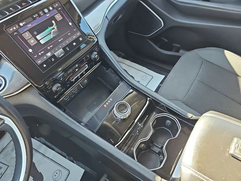 Used 2021 Jeep Grand Cherokee L Laredo w/ Luxury Tech Group I image 29