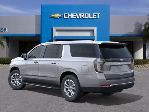 New 2026 Chevrolet Suburban LT image 3