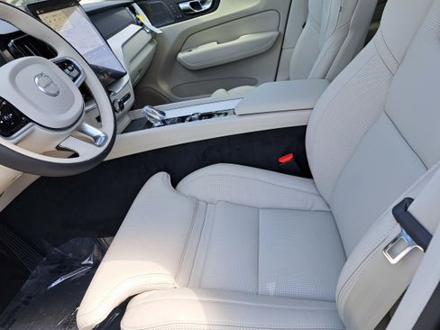New 2026 Volvo XC60 B5 Core w/ Climate Package image 6