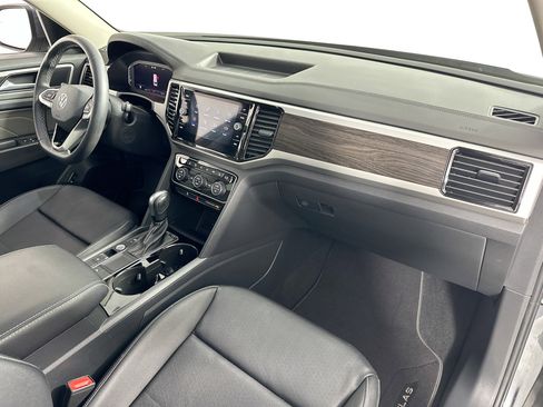 Used 2023 Volkswagen Atlas SE image 30