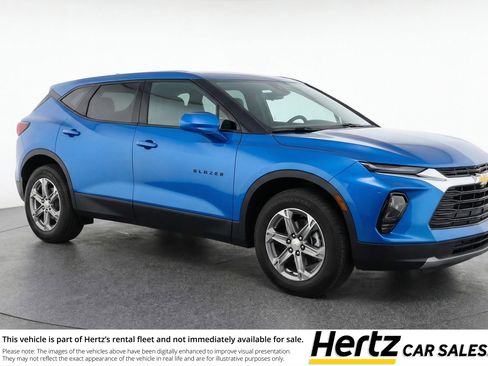 Used 2025 Chevrolet Blazer LT FWD image 1