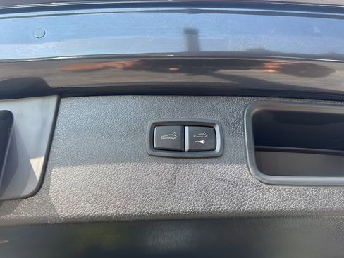 Used 2023 Porsche Macan Turbo image 32