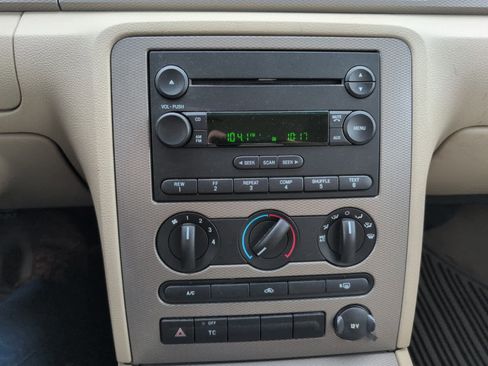 Used 2005 Ford Five Hundred SE image 22