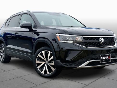 Used 2022 Volkswagen Taos SE w/ Panoramic Sunroof Package image 2